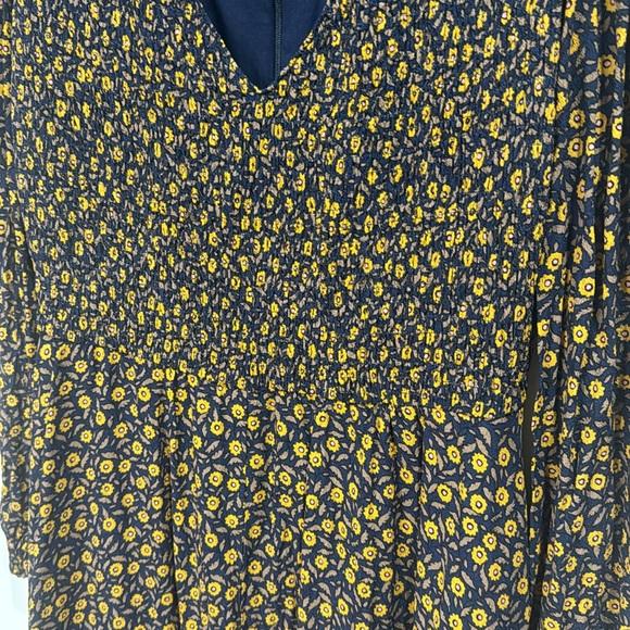 BODEN DITZY FLORAL V NECK SMOCKED DRESS US SIZE 4 - Picture 8 of 14